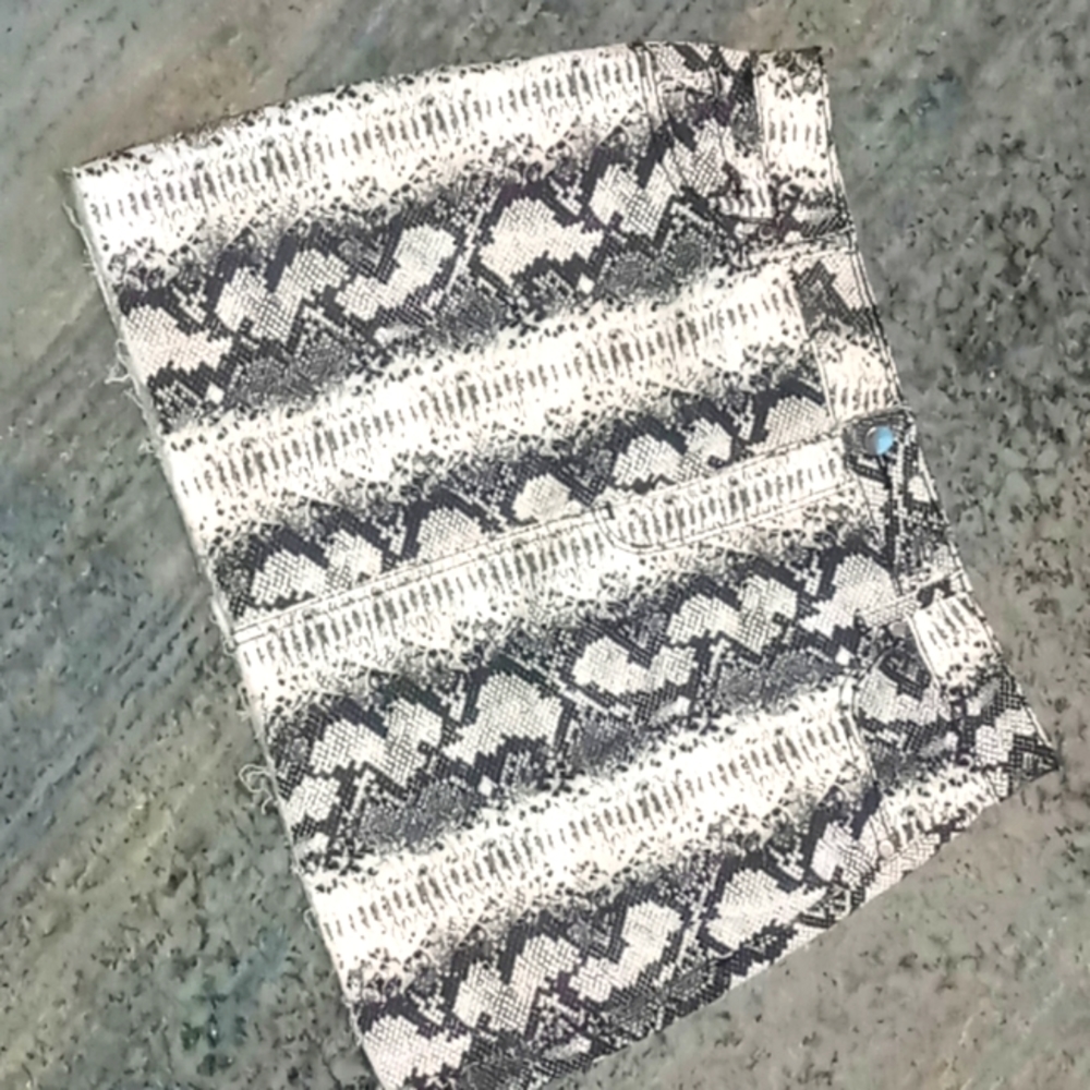 Tinseltown snakeskin PRINT skirt